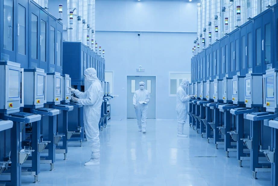 Controlled cleanroom production environment